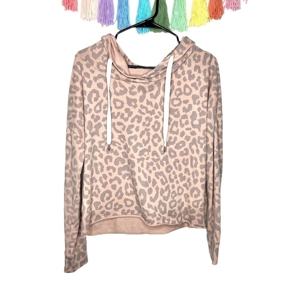 Peyton Jensen Tops - Peyton Jensen Pink Gray Leopard Pull Over Hooded Sweatshirt Size Small